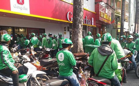 Để bán hàng trên GrabFood, các nhà hàng, quán ăn phải trả mức phí bao nhiêu?