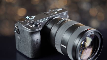 Sony ra mắt A6600 và A6100: Real-time AF như A7R IV, giá từ 750 USD