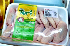 Giá gà rớt thảm còn 5.000 đồng/kg: Giá trong siêu thị cao gấp 15 lần tại chuồng