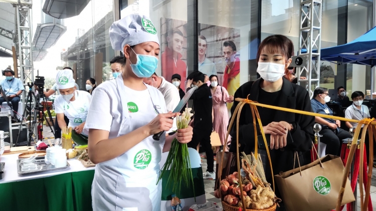 Người dân TP.HCM hào hứng với “Ngày của phở 12/12”