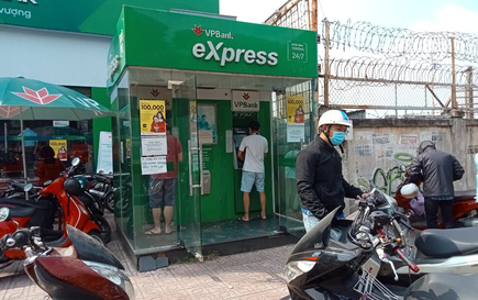 Chuyện lạ ở các trụ ATM ngày giáp Tết