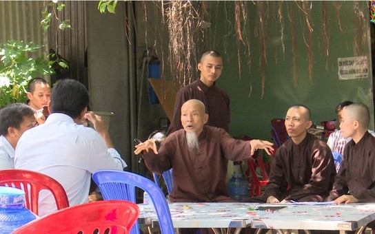 Tiếp tục khám xét
