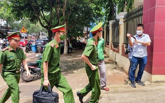 NÓNG: Khởi tố Giám đốc CDC Đắk Lắk và 4 thuộc cấp liên quan việc mua kit test Công ty Việt Á