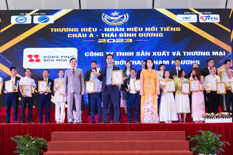 ĐỒNG PHỤC BỐN MÙA - HÀNH TRÌNH TỪ MỘT THƯƠNG HIỆU NHỎ ĐẾN TIÊN PHONG TRONG NGÀNH ĐỒNG PHỤC