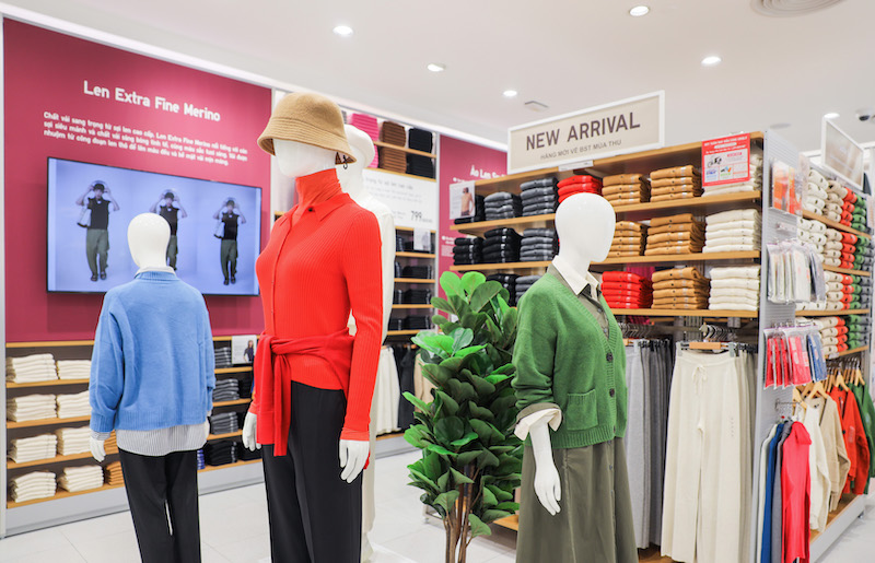 Uniqlo giới thiệu bộ sưu tập LifeWear Thu/Đông 2023 với không gian trưng bày độc đáo tại cửa hàng Uniqlo Vincom Bà Triệu