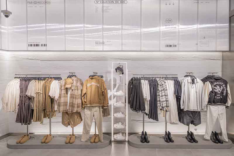 Flagship Store của Pull&Bear tại Lotte Mall Tây Hồ: Vũ trụ thời trang đa sắc giữa lòng thủ đô