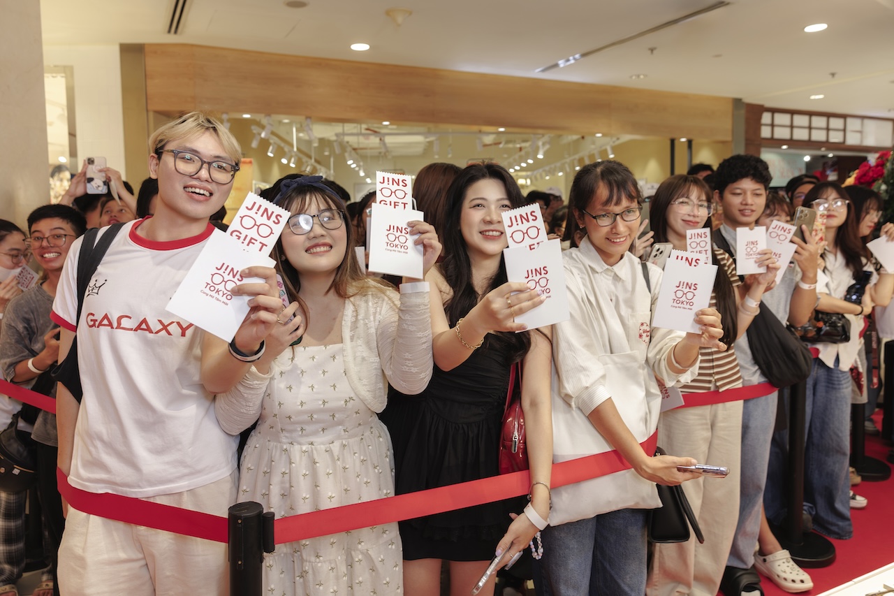 JINS chính thức khai trương cửa hàng đầu tiên tại TTTM Saigon Centre vào ngày 08 tháng 11