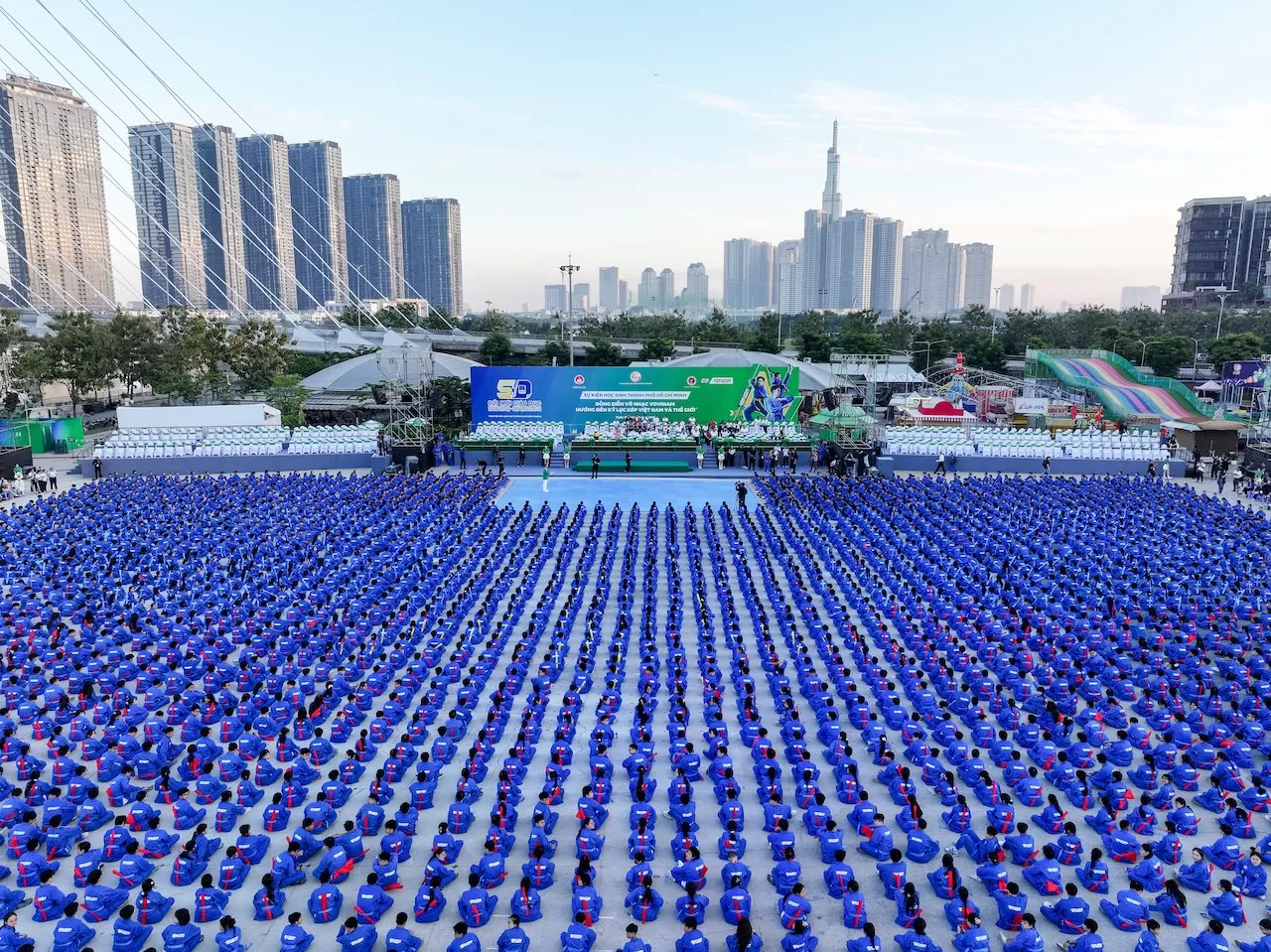 60.000 học sinh lập kỷ lục kép Việt Nam và thế giới với màn đồng diễn võ nhạc Vovinam ấn tượng