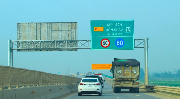 Thu phí 5 đoạn cao tốc Bắc-Nam từ ngày mai 2/3