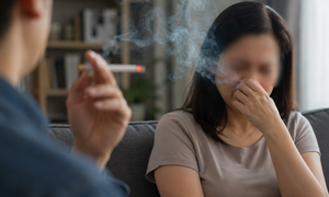 Vợ ung thư phổi di căn, chồng day dứt vì thói quen hút thuốc suốt 30 năm