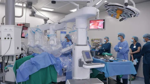 Liên tiếp nhiều ca ung thư đại tràng được phẫu thuật thành công bằng robot tại Vinmec Cần Thơ