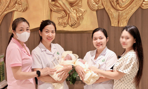 Thai phụ 19 tuổi xin bác sĩ mở nhạc Doremon khi can thiệp cứu song thai