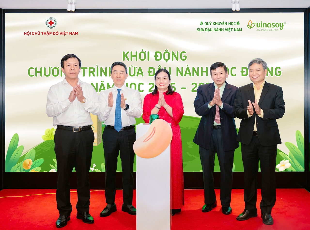 Vinasoy và Hội Chữ thập đỏ Việt Nam tiếp tục đồng hành nâng cao tầm vóc học sinh tiểu học